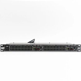 Černý rackový grafický ekvalizér s dvěma kanály. Na levém boku je bílý nápis RANE a vpravo označení ME 150 GRAPHIC EQUALIZER. Zařízení obsahuje dvě s…