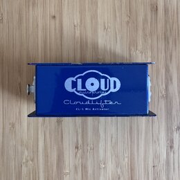 Modrý obdélníkový box s nápisy CLOUD microphones a Cloudlifter. Dole je uveden model CL-1 Mic Activator. Povrch vykazuje drobné oděrky a opotřebení n…