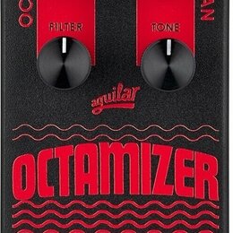 Černý efekt pedál s červenými prvky a nápisem OCTAMIZER. Na horní části jsou čtyři černé otočné ovladače s popisky LEVEL, FILTER, LEVEL a TONE, dopro…