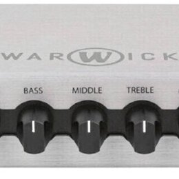 Stříbrný kytarový nebo basový zesilovač s černým předním panelem. Na horní části je nápis WARWICK a v dolní části vlevo logo WARWICK a vpravo nápis G…