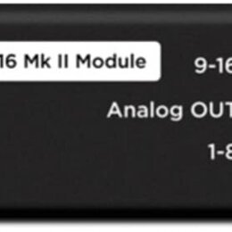 Zadní panel černého elektronického modulu s nápisem 16x16 Mk II Module. Obsahuje čtyři vícepinové konektory typu D-Sub, které jsou označeny jako Anal…