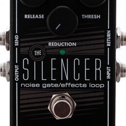 Černý efekt pedál s nápisy THE SILENCER a noise gate/effects loop. Na horní části jsou tři černé ovládací knoflíky s popisky RELEASE, THRESH a REDUCT…