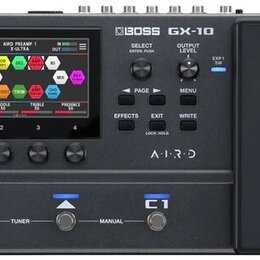 Černý kytarový procesor s nápisy BOSS a GX-10. Zařízení má digitální displej zobrazující řadu efektů, čtyři ovládací knoflíky pod ním a nápis A.I.R.D…