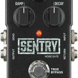 Černý efekt pedál s nápisem SENTRY a označením NOISE GATE. Na spodní části je logo tc electronic a nápis TRUE BYPASS u stoupacího spínače. Pedál má t…