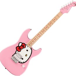 Růžová elektrická kytara s hnedým hmatníkem a světlou hlavou. Na těle je umístěn velký obrázek postavy Hello Kitty s červeným mašlem. Na hlavě kytary…