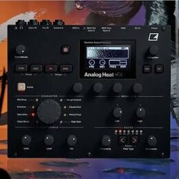 Černý analogový efektový procesor s nápisem Analog Heat +FX a logem Elektron v pravém horním rohu. Zařízení má digitální displej, několik ovládacích…