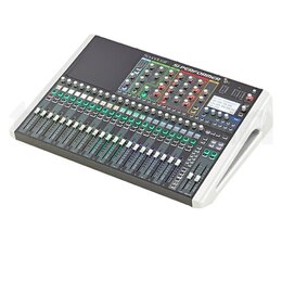 Šedý mixážní pult s bílým plastovým rámem a integrovanými madly po stranách. Na horní části je nápis SUPERFORMER a logo Soundcraft. Zařízení obsahuje…