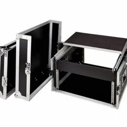 Otevřený transportní flightcase černé barvy s hliníkovými hranami a kovovým kováním. Case obsahuje vyjímatelný vnitřní šuplík a odklápěcí víko. Na po…