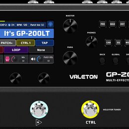 Černý multi-efektový procesor s nápisy VALETON a GP-200LT MULTI-EFFECTS PROCESSOR. Zařízení má digitální displej s textem It's GP-200LT, několik ovlá…