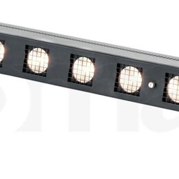 Černý lineární LED panel s dvanácti kulatými svítidly v samostatných čtvercových otvorech. Zařízení má obdélníkový tvar a na obou koncích jsou připoj…