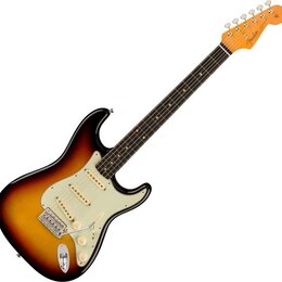 Elektrická kytara s trupem v barevném přechodu od černé přes hnědou k žluté a s krčkem z jasného dřeva. Na hlavě je viditelné logo Fender. Kytara má…
