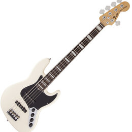 Bílá elektrická basová kytara s černým pickguardem a hnědým hmatníkem. Na hlavě nástroje je nápis Fender Jazz Bass. Nástroj vypadá nově a v perfektní…