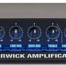 Černý basový zesilovač s modrým podsvícením panelu. Na spodní liště je bílý nápis W WARWICK AMPLIFICATION LWA 500. Přední panel obsahuje vstup INPUT,…