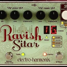 Kytarový efekt pedál značky electro-harmonix s názvem Ravish Sitar. Zařízení má světle zelený povrch s ornamentální grafikou, pět černých otočných ov…
