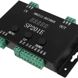Černý kovový box s nápisem DMX512 DECODER a označením modelu SP201E. Zařízení má digitální displej, tři kulaté ovládací tlačítka s popisky MENU, UP a…