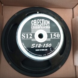 Černý reproduktor v kartonové krabici. Na středovém krytu je bílý nápis CELESTION LOUDSPEAKERS, označení S12 150 a níže model S12-150. Po obvodu je u…