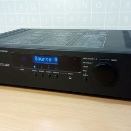 Černý digitální zesilovač s nápisem Apart CONCEPT 1 PROFESSIONAL DIGITAL CONTROLLED AMPLIFIER. Na předním panelu je modrý displej s textem Source A,…