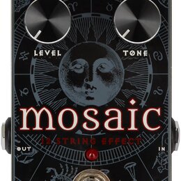 Černý efekt pedál s nápisy Digitech, mosaic a 12 STRING EFFECT. Na horní straně jsou dva černé ovládací knoflíky s popisky LEVEL a TONE. Spodní část…