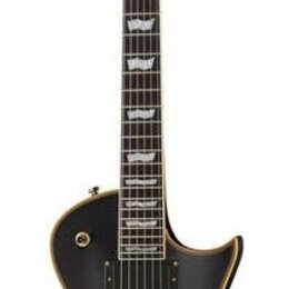 Elektrická kytara s černým matným povrchem korpusu a zlatými komponenty. Na hlavě hmatníku je viditelné logo Ltd. Nástroj má dva humbuckery, tři ovlá…