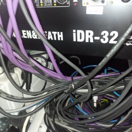 Fotografie zachycuje část černého zařízení s nápisy NETWORK, Hot Bridge a označením ALLEN&FATH iDR-32. Na panelu jsou vidět konektory, kontrolky a bí…