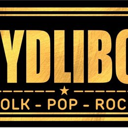Grafický obrázek s černým pozadím a zlatým rámem. Uprostřed je velký nápis ŠMYDLIBOYS a pod ním menší text FOLK – POP – ROCK. Mezi nimi je umístěna d…