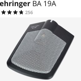 Černý podlahový monitor s kovovou perforovanou mřížkou v šedé barvě. Na horním plastovém rámu je bílý nápis behringer BA 19A. Povrch nástroje vypadá…