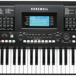 Černý digitální klavír značky KURZWEIL s modelem KP380X. Nástroj má bílé a černé klávesy, vestavěné reproduktory po stranách a ovládací panel s displ…