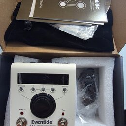 Bílý efektový pedál značky Eventide s nápisem H9 Harmonizer® Effects Processor v originální krabici s polystyrenovými vložkami. Zařízení má displej,…