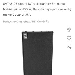 Černý baskytarový reprobox s texturovaným povrchem. V levém horním rohu je umístěno logo Ampeg a v pravém dolním rohu nápis Heritage. Povrch je v dob…