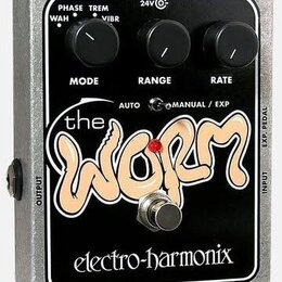 Efektový pedál v stříbrném kovovém šasi s černým čelním panelem. Na panelu je nápis „the worm“ a značka „electro-harmonix“. Obsahuje tři černé ovláda…