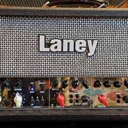 Kytarový kombo zesilovač značky Laney, model TT50H. Má černý texturovaný povrch a stříbrný přední panel s ovládacími prvky. Na panelu jsou přepínače…