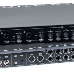 Dvě šedé rackové audio rozhraní značky steinberg s modely UR816C. Horní jednotka zobrazuje přední panel s knoflíky, vstupními konektory a nápisy jako…