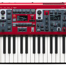 Červený digitální klavír s bílými a černými klávesami. Na levé straně je nápis nord stage 3 a pod ním menší text NORDIC KEYBOARD INSTRUMENTS AB. Horn…