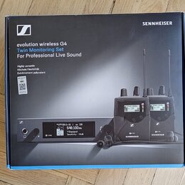 Fotografie krabice od sady bezdrátového monitoringu. Na balení je nápis SENNHEISER a text evolution wireless G4 Twin Monitoring Set For Professional…