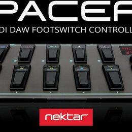 Stříbrný MIDI pedál s nápisem PACER MIDI DAW FOOTSWITCH CONTROLLER. Zařízení má deset černých spínacích tlaítek a jedno otočné kolečko, nad ním je če…