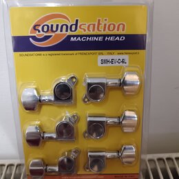 Sada šesti chromovaných ladicích kolíků v originálním plastovém balení na žlutém podkladu. Na obalu je logo soundsation a nápis MACHINE HEAD, dále te…