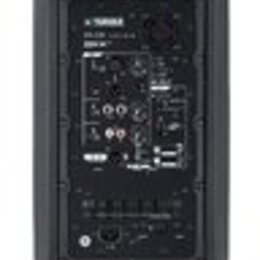 Zadní strana černého aktivního reproduktoru z plastu. V horní části je viditelné logo TURBOSOUND a pod ním označení iBOX 12A. Panel obsahuje různé vs…
