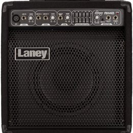 Černý kytarový kombo zesilovač s kovovou mřížkou. Na přední straně je bílo-černé logo Laney a v horní části nápis AUDIOHUB AH40. Ovládací panel obsah…