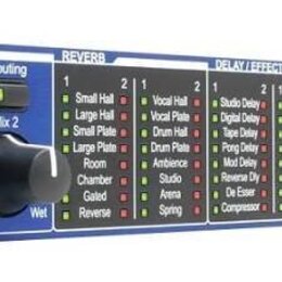 Modrý rackový efektový procesor s nápisem lexicon MX200 Dual Reverb Effects Processor. Přední panel obsahuje několik otočných ovladačů, tlačítka a LE…