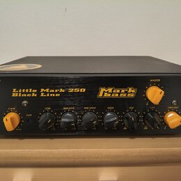 Černý basový zesilovač s nápisy Little Mark 250 Black Line a logem Markbass. Přední panel obsahuje žluté a černé ovládací knoflíky s popisky GAIN, LO…