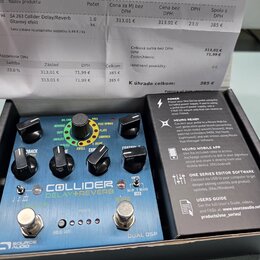 Fotografie zachicuje kytarový efekt v modré barvě s nápisem COLLIDER DELAY+REVERB a logem SOURCE AUDIO. Zařízení má několik ovládacích knoflíků, přep…