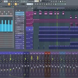 Snímek zachicuje obrazovku počítače s otevřeným softwarem pro tvorbu hudby FL Studio. Jsou zde vidět okna s aranžmá skladeb, mixážní pult a seznamy z…