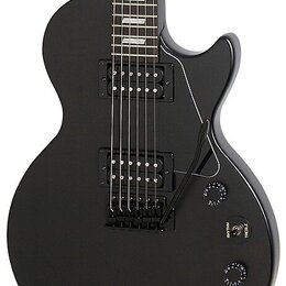 Černá elektrická kytara s matným povrchem a dvěma humbuckery. Na ovládacích knoflíkách jsou viditelné nápisy RHYTHM a TREBLE. Kytara má bílý lem podé…