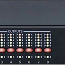 Černý rackový DSP procesor s nápisem XP-4080 DSP Processor. Zařízení obsahuje USB port, RS232 konektor, LED indikátory pro 4 vstupy (INPUTS) a 8 výst…