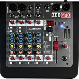 Míchací pult Allen & Heath ZED6FX v černé barvě s kovovým šedým panelem. Na přístroji jsou viditelné nápisy ALLEN&HEATH a ZED6FX. Obsahuje několik vs…