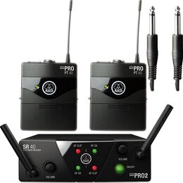Sada bezdrátového systému značky AKG v černé barvě. Obsahuje dva vysílače s nápisem MINI PRO PT 40 a jeden přijímač s označením SR 40 STATIONARY RECE…