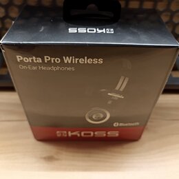 Černá kartonová krabice s nápisy Porta Pro Wireless a On-Ear Headphones. Na horní části je zrcadlově otočené logo KOSS a v dolní červené části nápis…