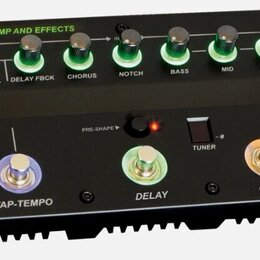 Černý kytarový předzesilovač s efekty Trace Acoustic Transit-A Acoustic Pre-Amp and Effects. Horní panel obsahuje 12 otočných knoflíků s podsvícením…