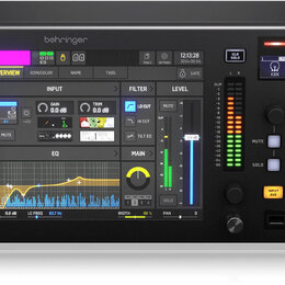 Černý rackový digitální mixovací pult značky behringer s modelem WING RACK. Zařízení má velký barevný dotykový displej s rozhraním pro zpracování zvu…