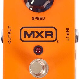 Kytarový efekt v oranžovém kovovém provedení. Na horní straně je černý otočný knoflík s nápisem SPEED, ve středu logo MXR v obdélníkovém rámečku a do…